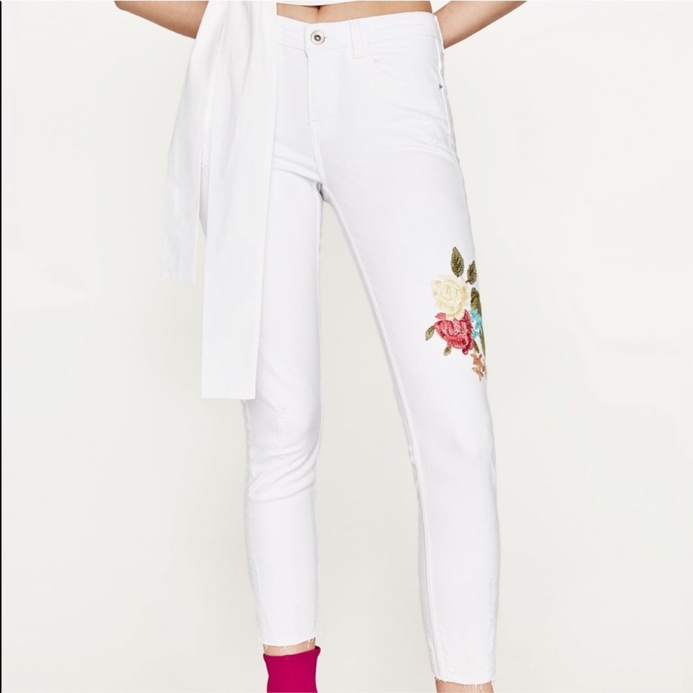 NWT ZARA Skinny Jeans with Floral Embroidery!!!